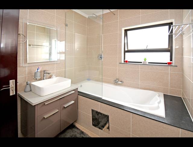 1 BEDROOM APARTMENT FOR SALE IN BROADACRES